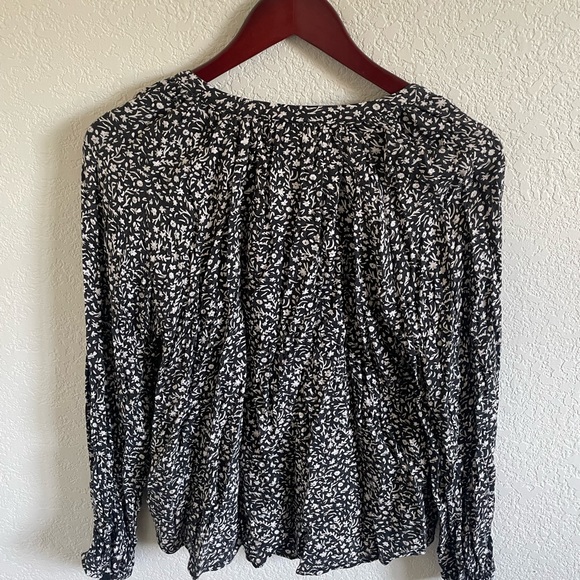 Universal Thread Button Up - Picture 2 of 3